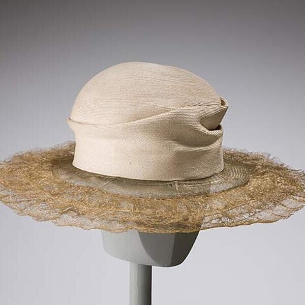 Ladies hat made of hard fibre braid, horsehair over wire frame