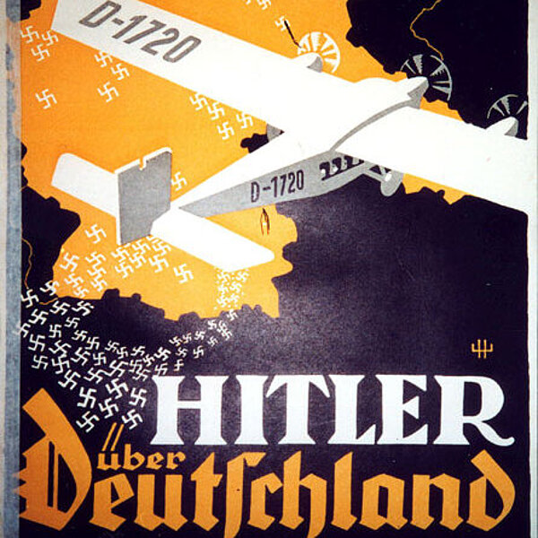 Buchtitelseite „Hitler über Deutschland“, auf dem ein Flugzeug über einer Karte des deutschen Reichs Hakenkreuze abwirft.