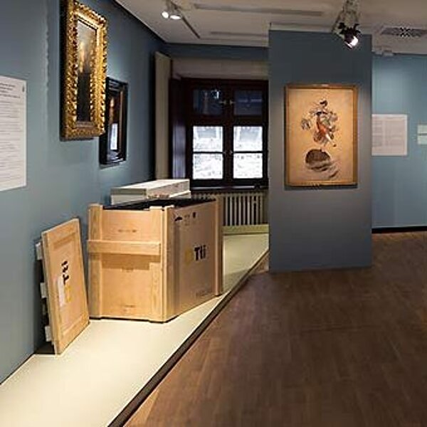 Blick in die Ausstellung „Ehem. jüdischer Besitz“ Erwerbungen des Münchner Stadtmuseums im Nationalsozialismus, gezeigt von April 2018 bis Januar 2019