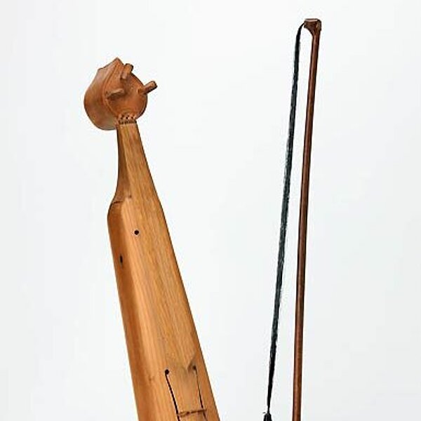 Musikinstrument aus Holz.